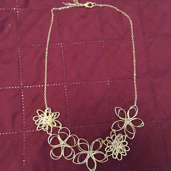 SOLD🎖🆕 LOFT Gold Floral Statement Necklace - Picture 8 of 8